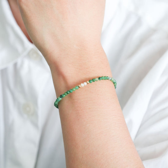 African Jade Bracelet with Pearl Accent B2508