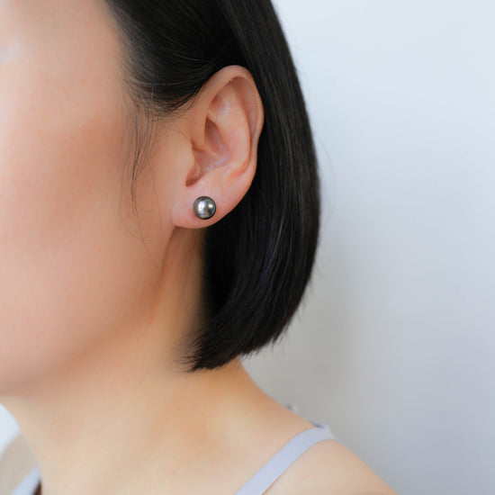 Tahitian Pearl Ear Studs in 18K White Gold - T176