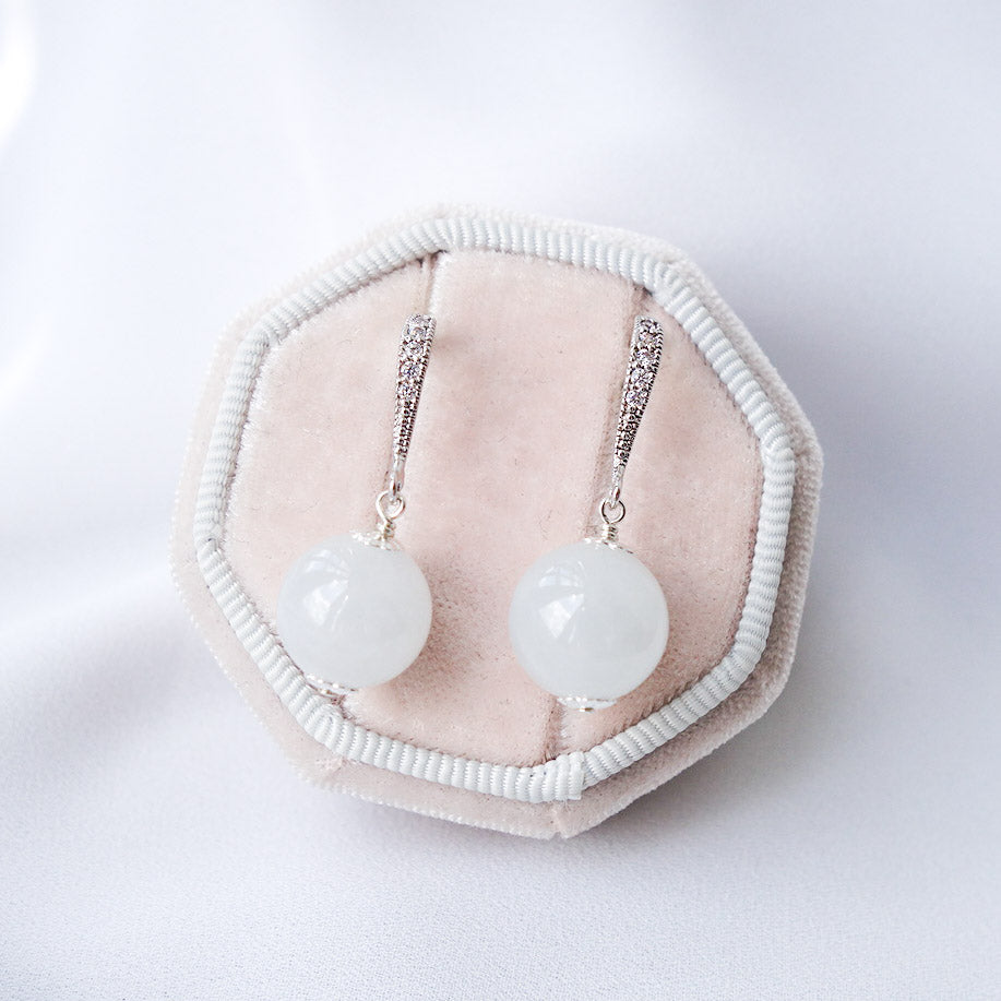 White hot sale jade necklace